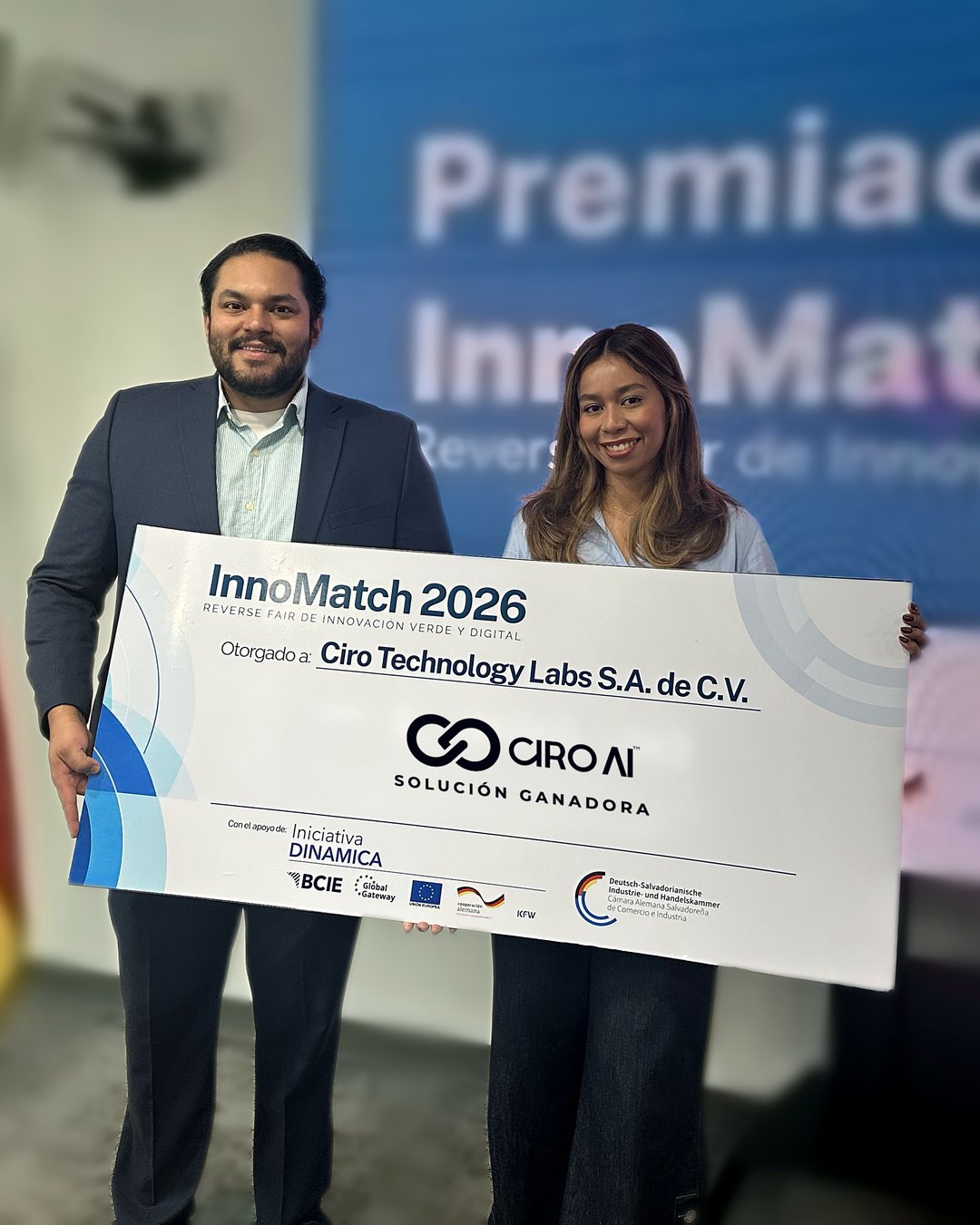 Víctor Amaya y Gloria Polío, de CIRO, con el reconocimiento de InnoMatch 2026